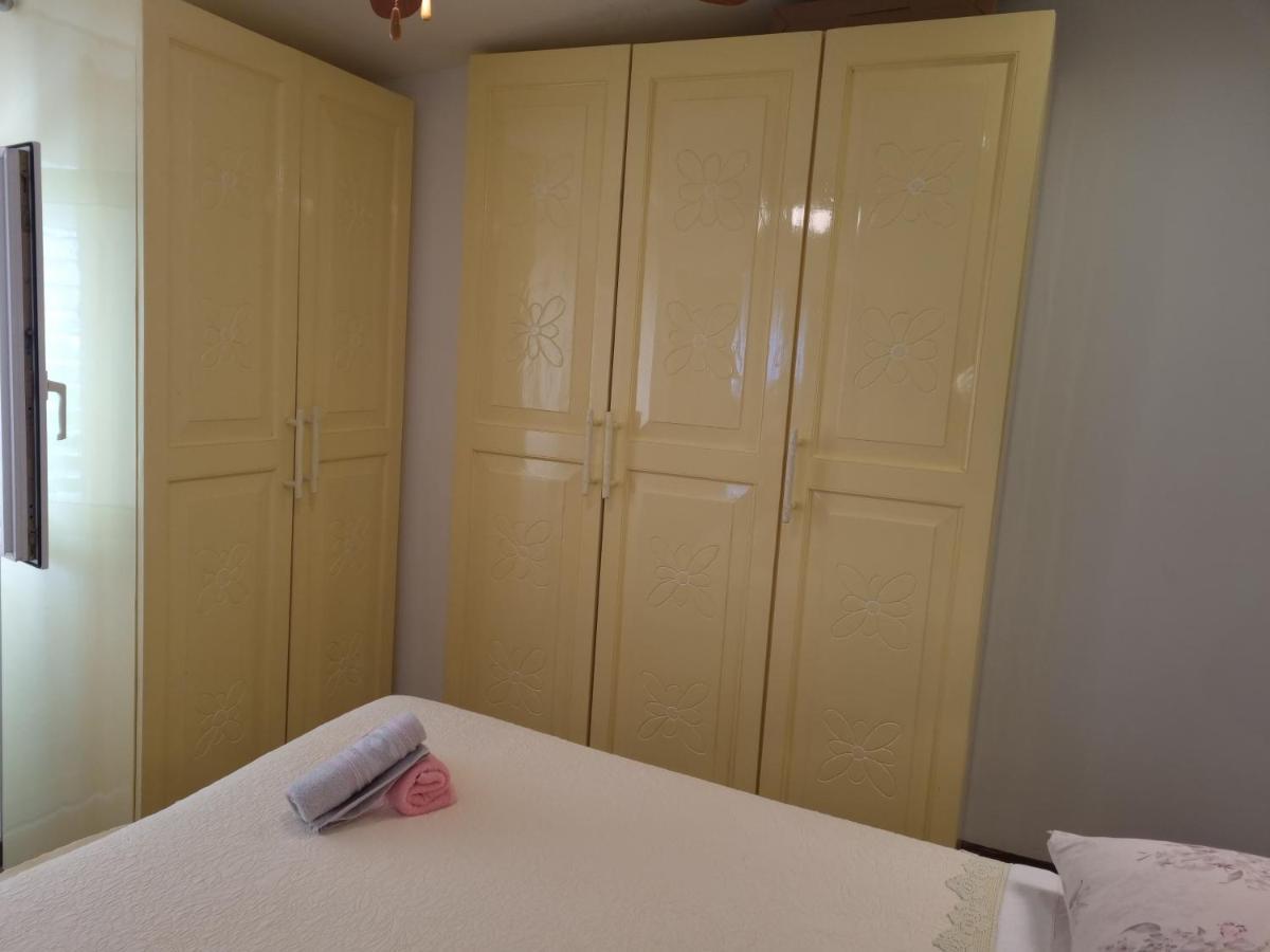 Delmar Apartment Komiza Bagian luar foto
