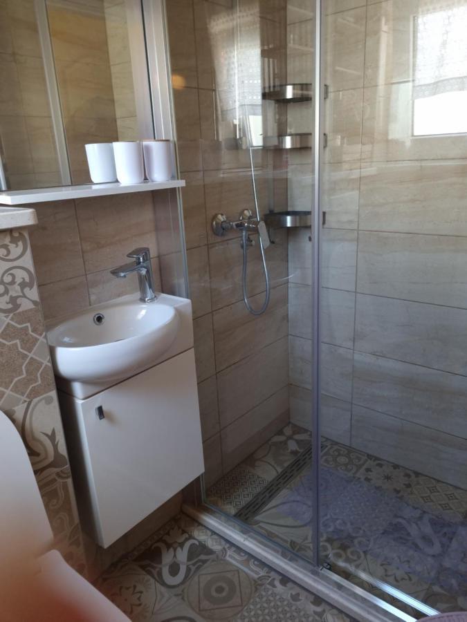 Delmar Apartment Komiza Bagian luar foto