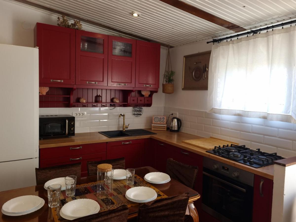 Delmar Apartment Komiza Bagian luar foto
