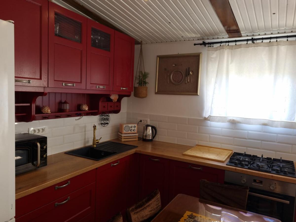 Delmar Apartment Komiza Bagian luar foto