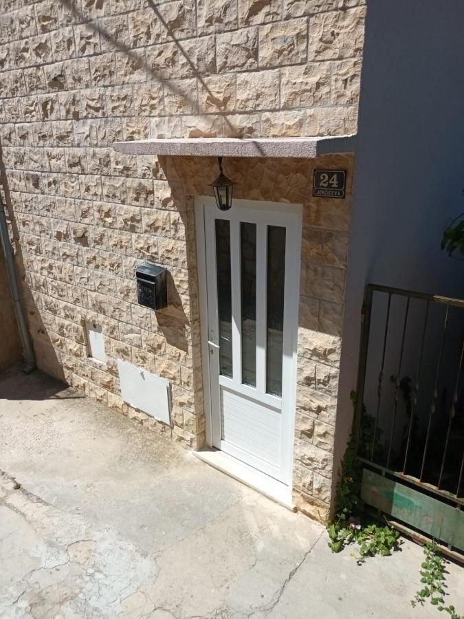 Delmar Apartment Komiza Bagian luar foto