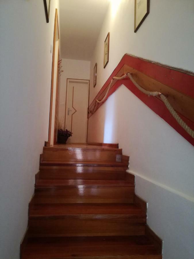 Delmar Apartment Komiza Bagian luar foto