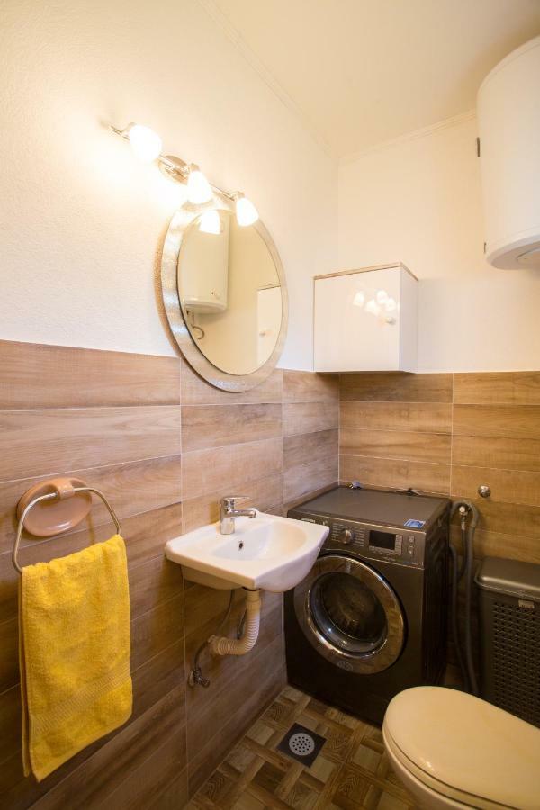 Delmar Apartment Komiza Bagian luar foto